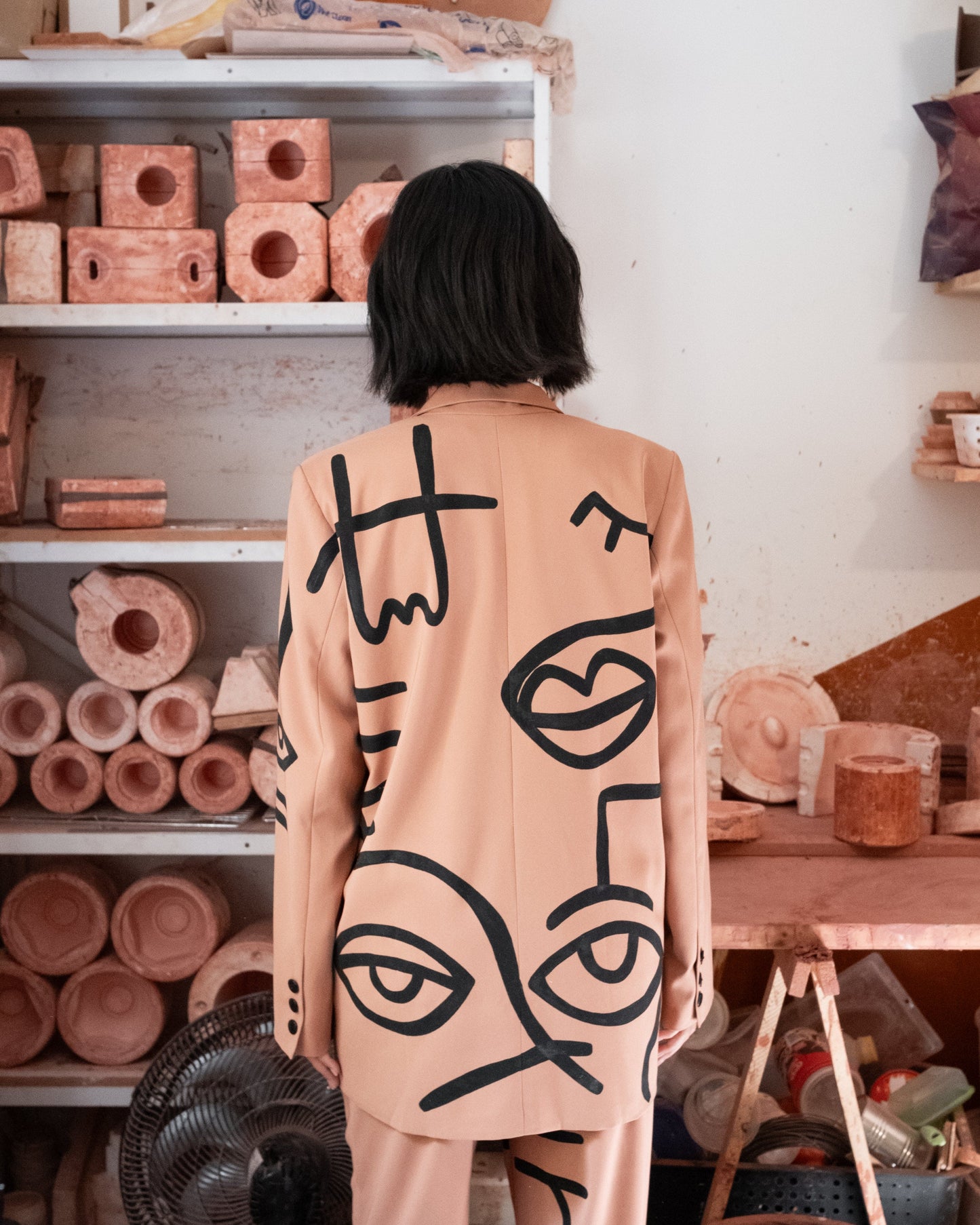 Blazer oversized nude pintado a mão