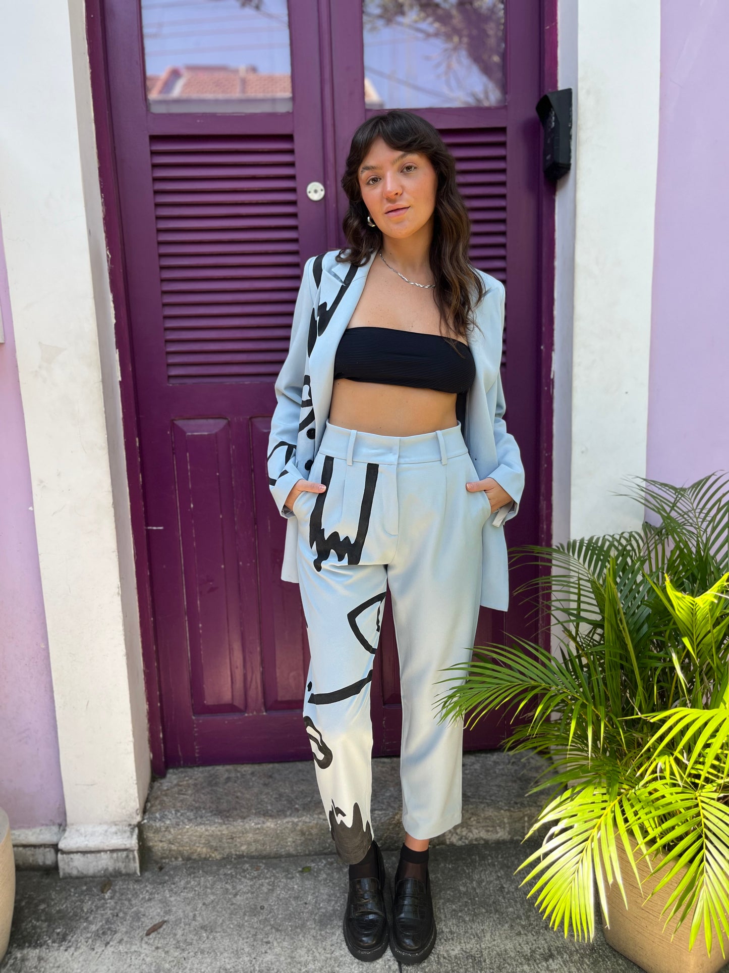 Calça alfaiataria azul pintada a mão