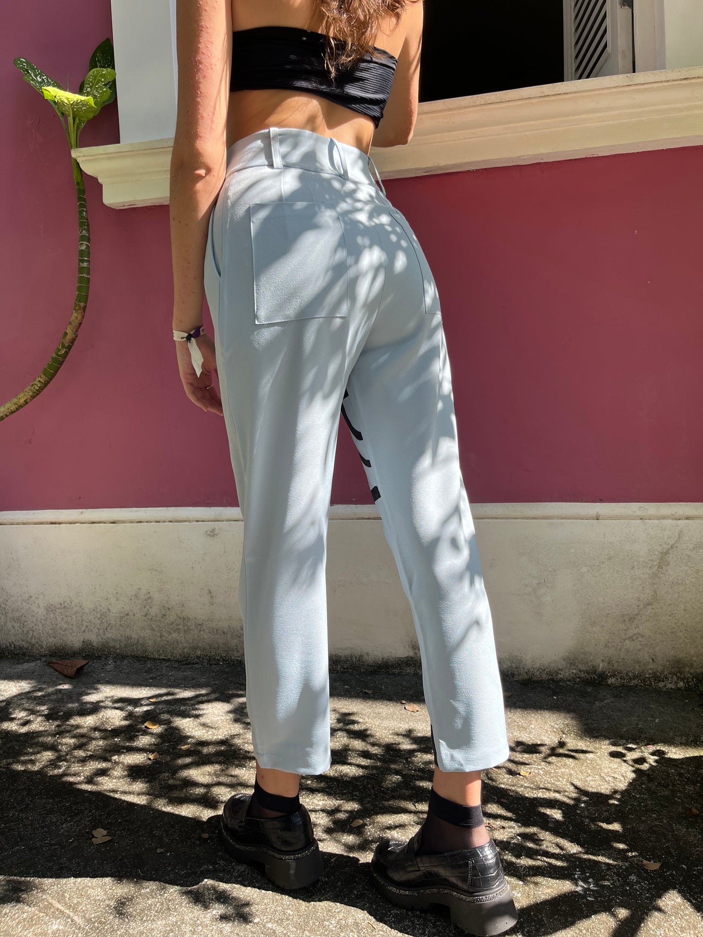 Calça alfaiataria azul pintada a mão