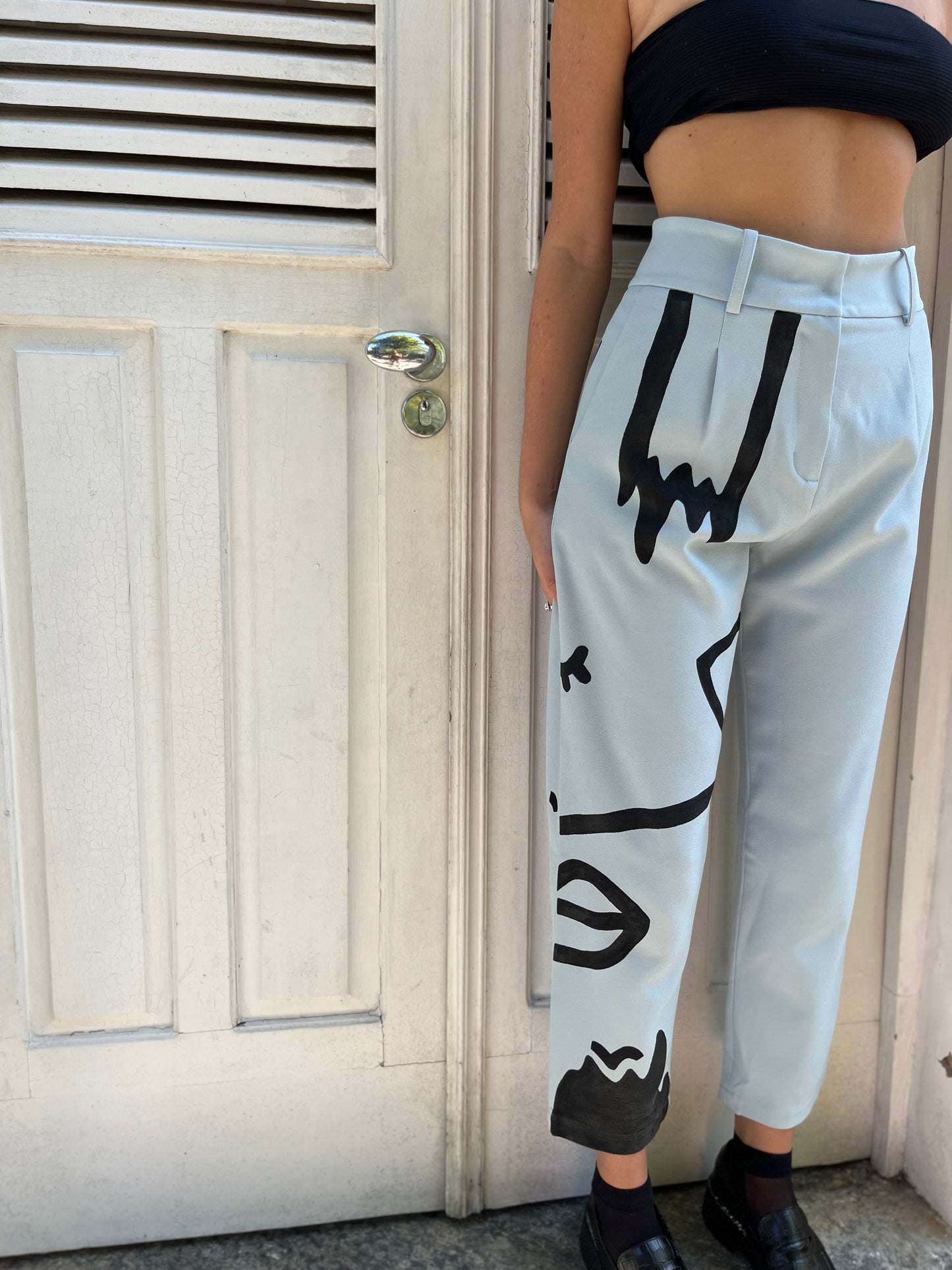 Calça alfaiataria azul pintada a mão